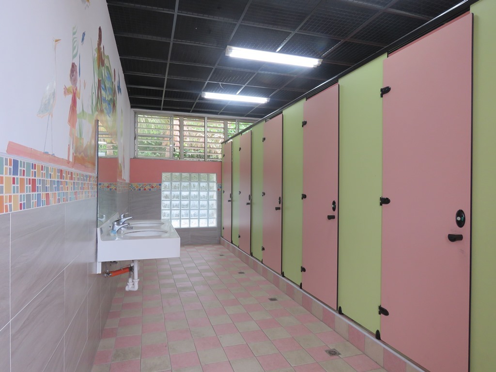 教學大樓新式廁所(女)-108年4月啟用